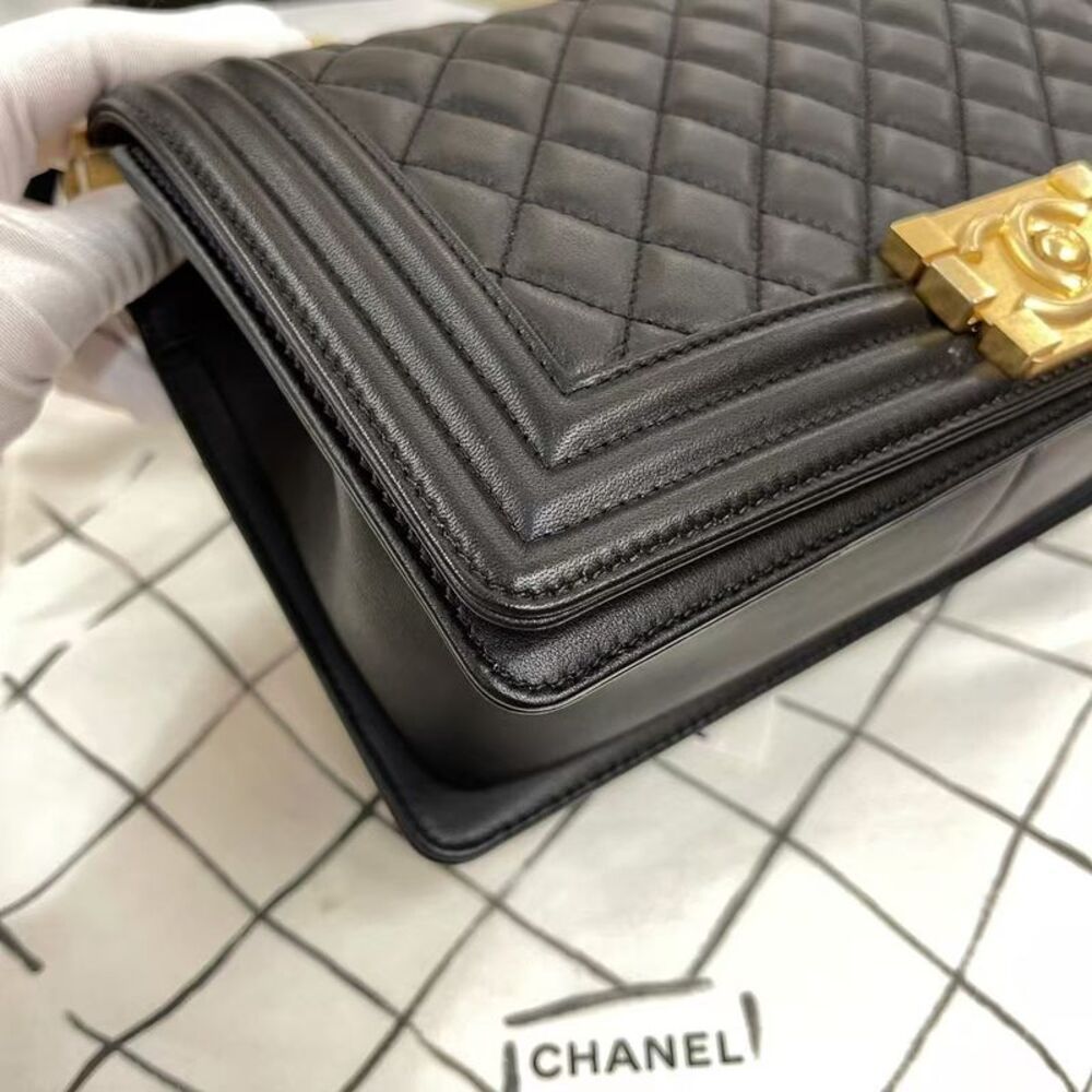Chanel Women Pre-Loved Bag Very Good Condition - Picture 7 of 9